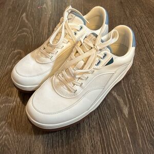 Vessie Courtside classic women’s white sneakers W9